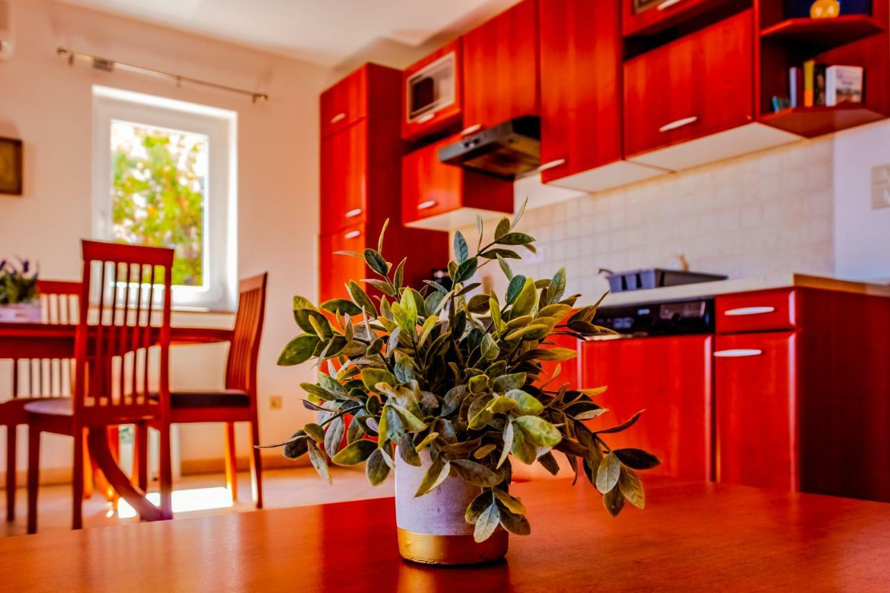 Abby Apartment Kornić Екстериор снимка