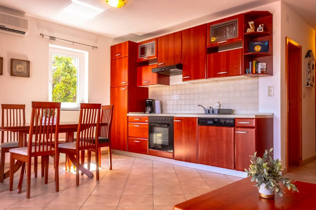 Abby Apartment Kornić Екстериор снимка