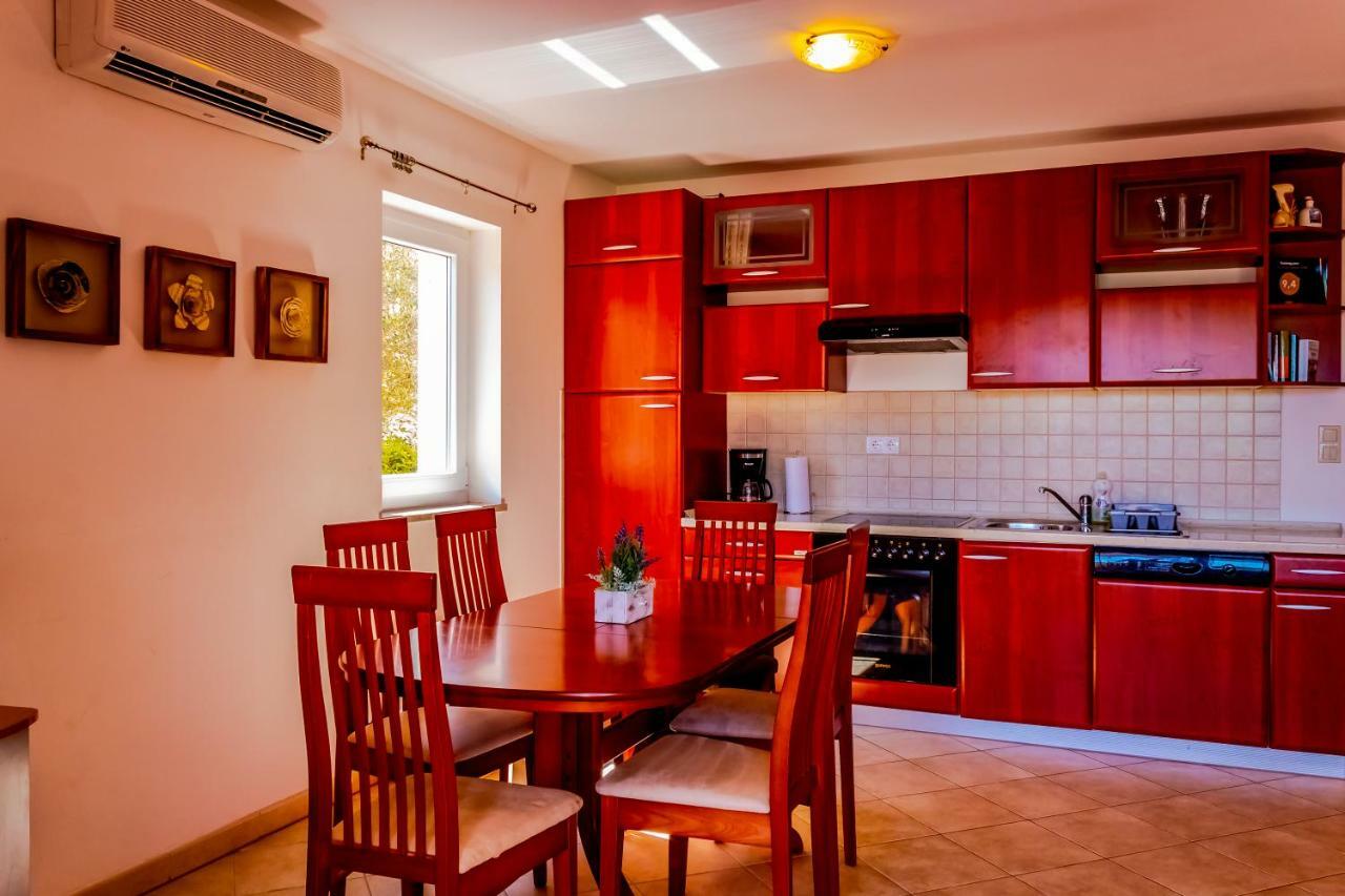 Abby Apartment Kornić Екстериор снимка