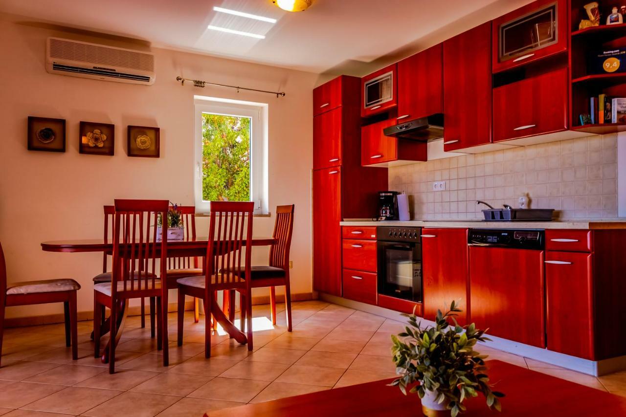 Abby Apartment Kornić Екстериор снимка