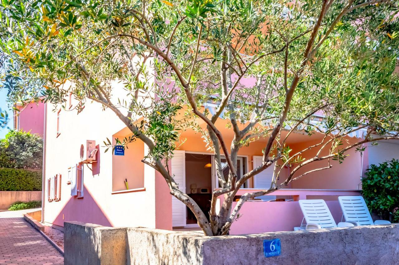 Abby Apartment Kornić Екстериор снимка