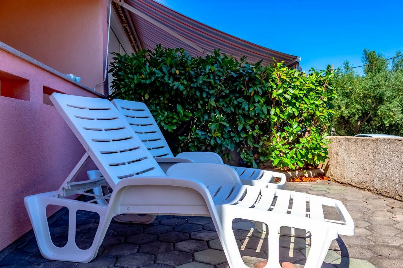 Abby Apartment Kornić Екстериор снимка