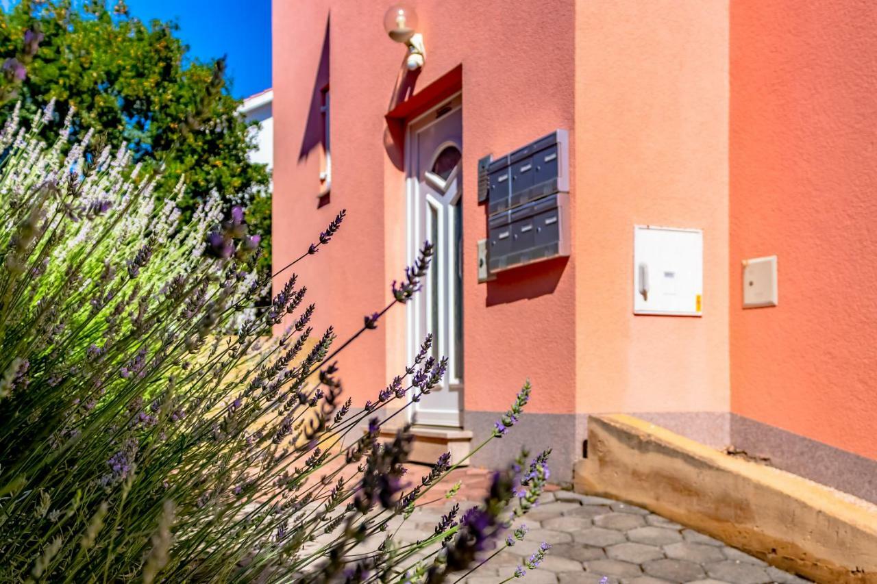 Abby Apartment Kornić Екстериор снимка